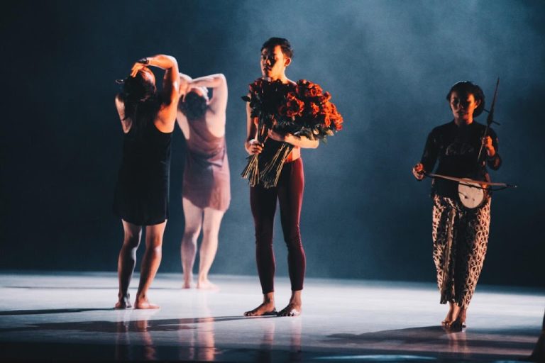 Nosheheorit: Dialog Gender dalam Proses Menjadi Lengger